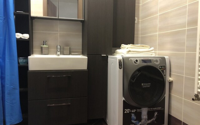 DeLuxe Apartments