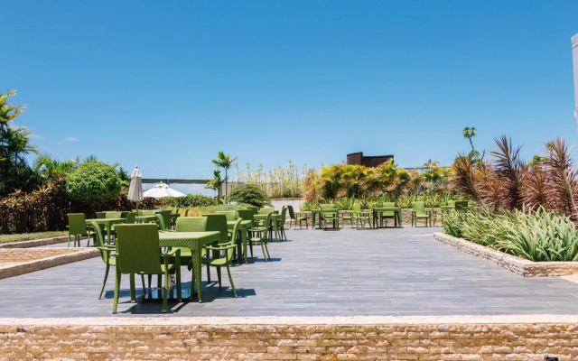 CSuites at 8 Newtown Residences