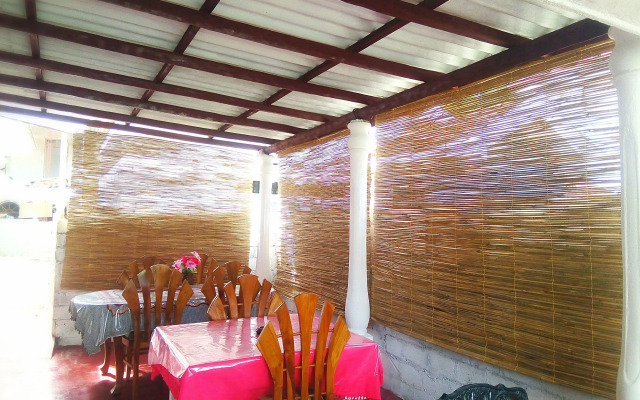 Gloriya Mathews Family Guest House