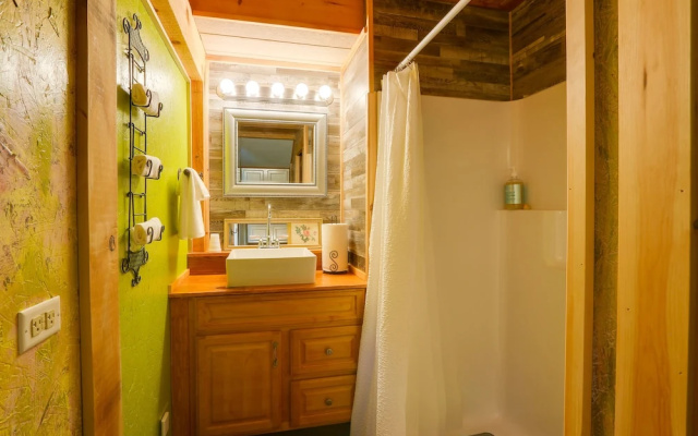 Peaceful Berkeley Springs Home: Escape to Nature!