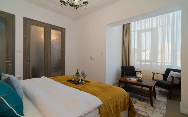 Charming 2BR Apartment - Steps to Romanian Athenaeum
