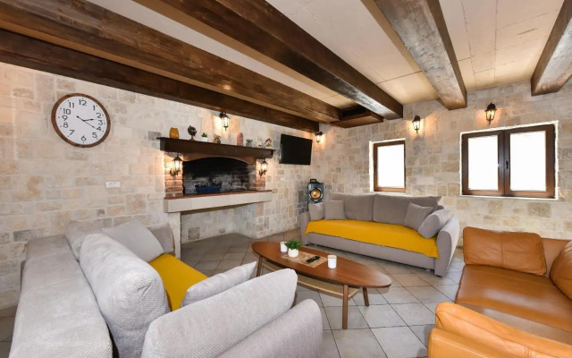 Authentic Stone House Stela & Lea