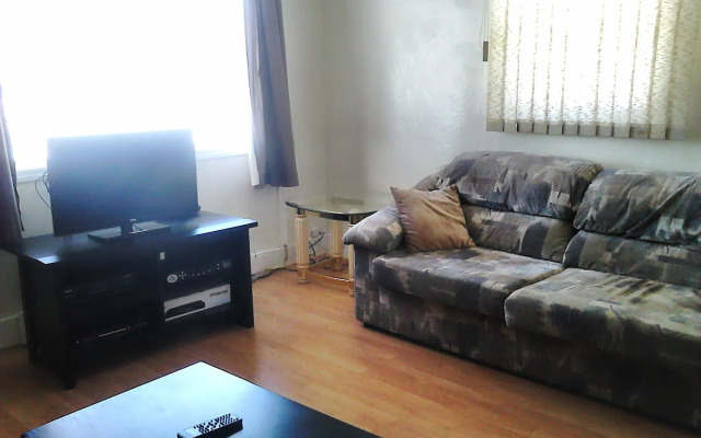 Canora Home Rentals Holiday Cottage