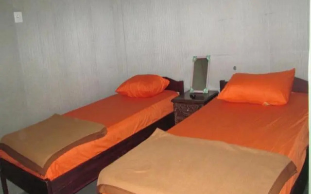 OYO 90868 Ikhwan Guest House Syariah