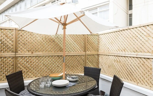 Ultra luxurious London home for 5-7