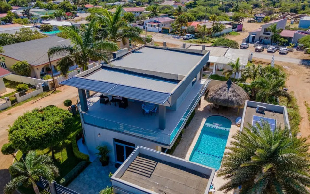 Magical Oasis 6BR w Large Pool Gazebo Views