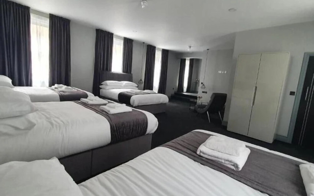 Hotel 105 by Hillcrest Hotel