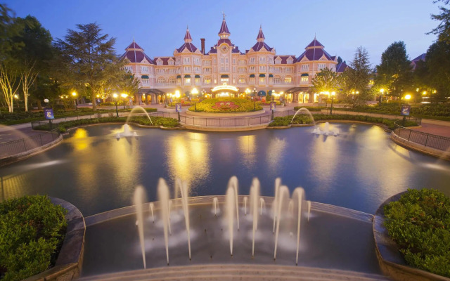Disneyland® Hotel