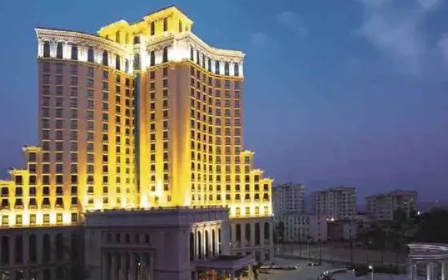 Gaozhou Yayuan Theme Apartment (Xiantai Avenue)