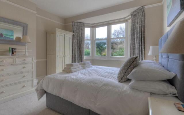 2 Hadleigh Villas