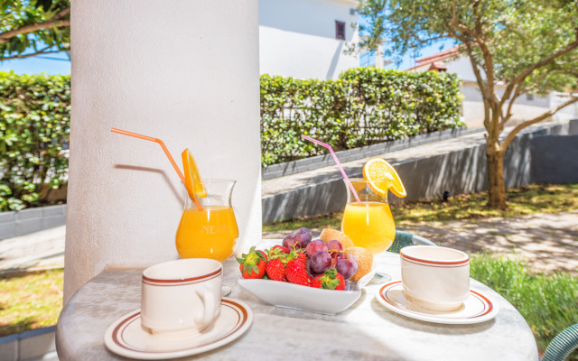 Apartment Matea 220m From the Beach