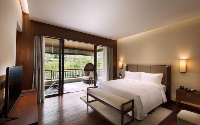 DoubleTree Resort by Hilton Hainan Qixianling Hot Spring – Guest Rooms – Baoting
