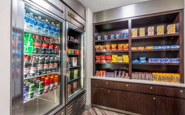 Super 8 by Wyndham The Woodlands North