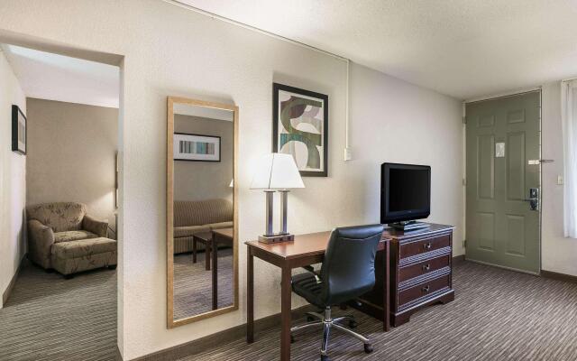 Quality Inn & Suites near Lake Eufaula