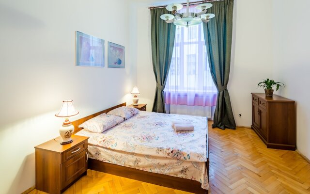 Three rooms on Hnatyuka 3