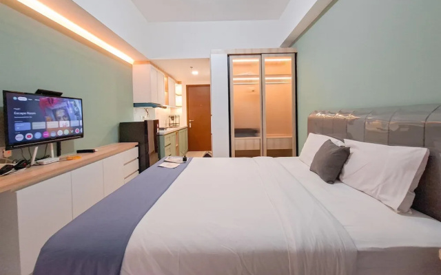 Simple Neutral Toned Studio Room At Parkland Avenue Apartment – Guest Rooms – South Tangerang