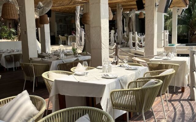 Maria's Kan Kin with Private Beach