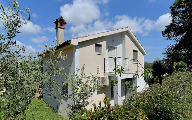 Apartment 1860