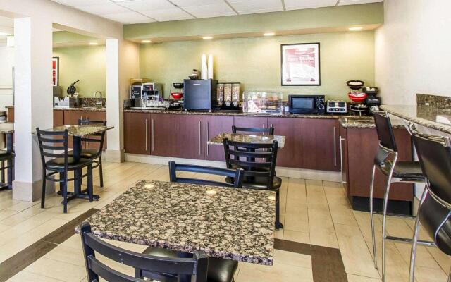 Econo Lodge And Suites Bricktown