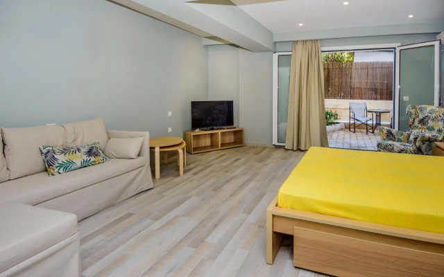 Nikos' Garden Apartment