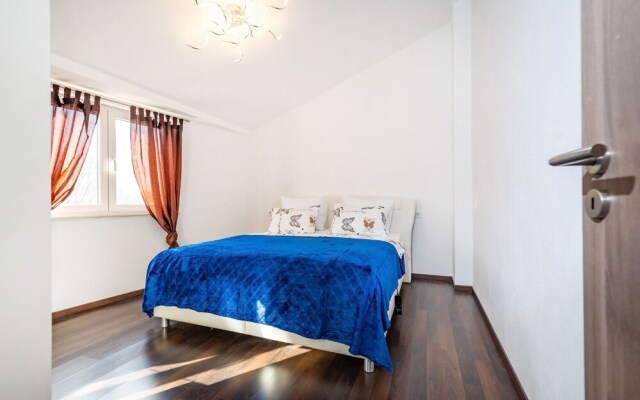 Tome - Comfortable & Modern - H