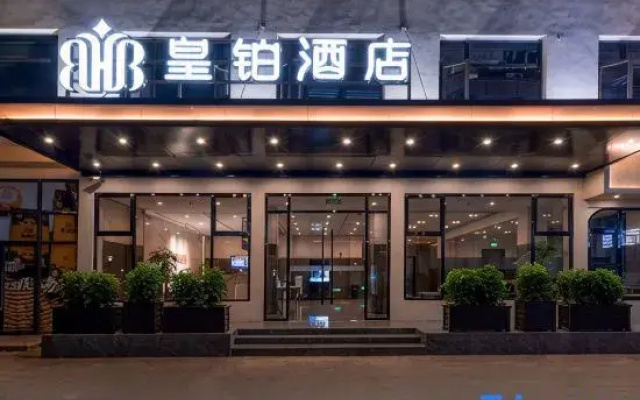 Huang Platinum Hotel