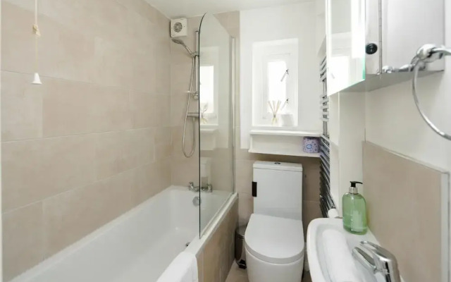 Beautiful Designer Flat in Maida Vale, Sleeps 4
