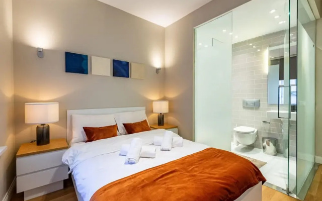 Mesmerizing Flat With Bosphorus View