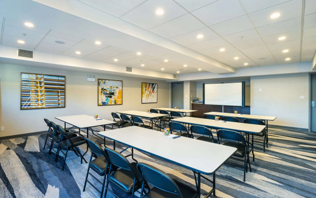 Comfort Suites Kelowna