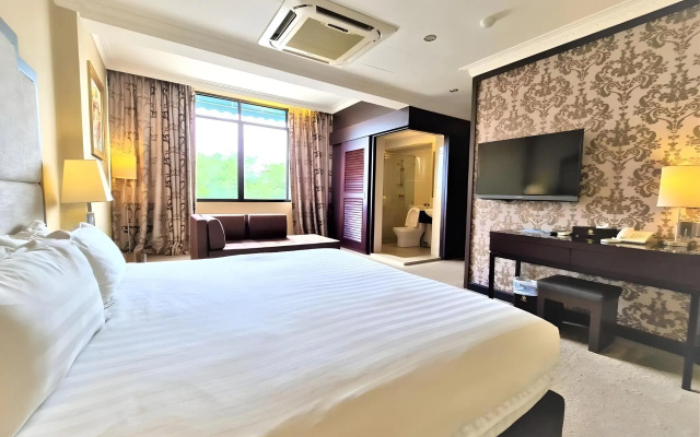 Merdeka Hotel – Guest Rooms – Kluang