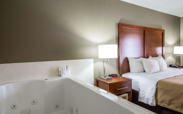 Comfort Inn & Suites At Dollywood Lane