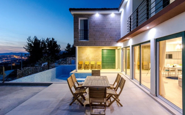 Luxury Villa White Velvet with Pool