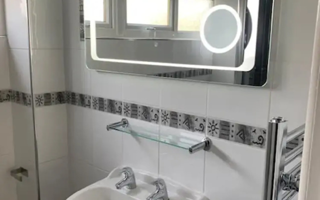 Impeccable 3-bed House in Birmingham