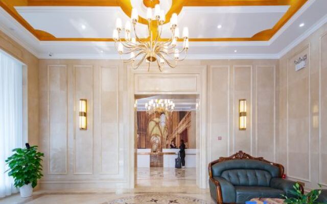 Vienna Hotel (Wuhan Sports Center Fenghuang Road Subway Station)