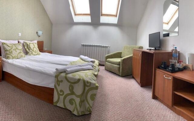 Room in Guest Room - Granat Double Room 3- Next to Gondola Lift