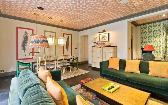 Colourful 3 Bed Kensington Garden Flat