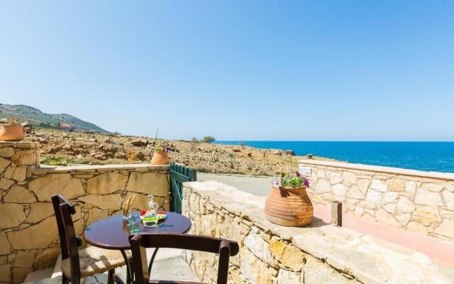 Eva home, 200m from the sea!