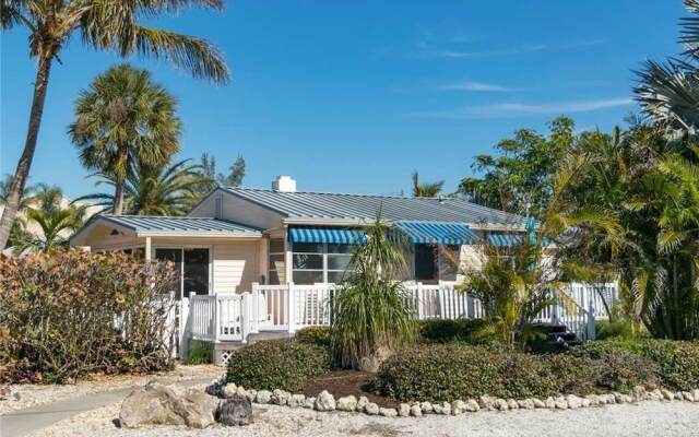 Anna Cabana Beach House by RedAwning