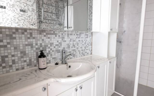 2ndhomes Bright 2BR Apartment