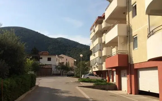 Red Duplex