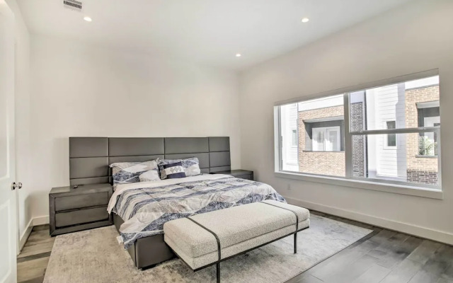 Newly-built Luxury Galleria Area Townhome!