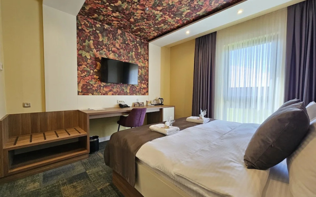 Hotel ETNA