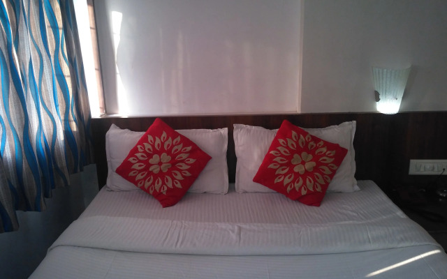 Hotel Vashi Inn