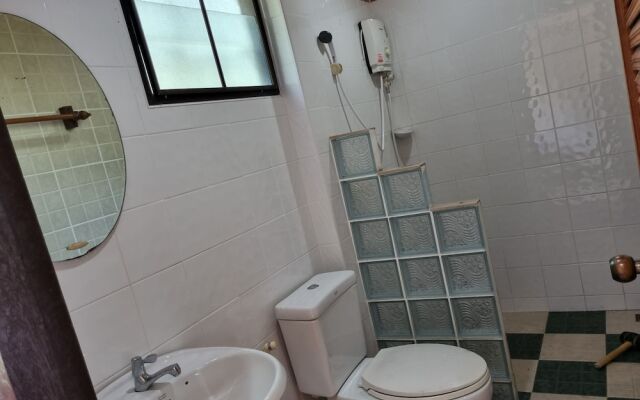Sawasdee Sichang Resort