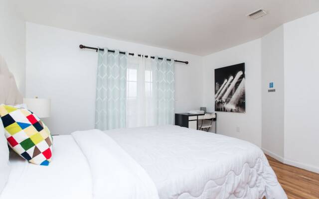 Racpanos Modern Stay on Ocean Avenue