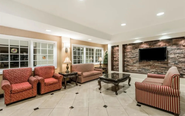 Days Inn & Suites By Wyndham Prattville-Montgomery