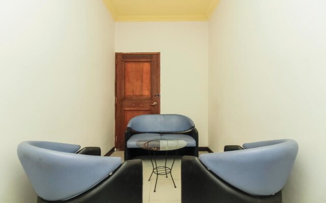 RedDoorz Plus near Depati Amir Airport