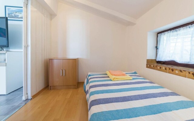 Awesome Home in Tar With Wifi and 3 Bedrooms