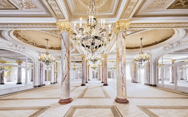 Carlton Cannes, a Regent Hotel