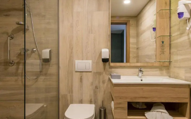 Akademia Hotel **** Balatonfured